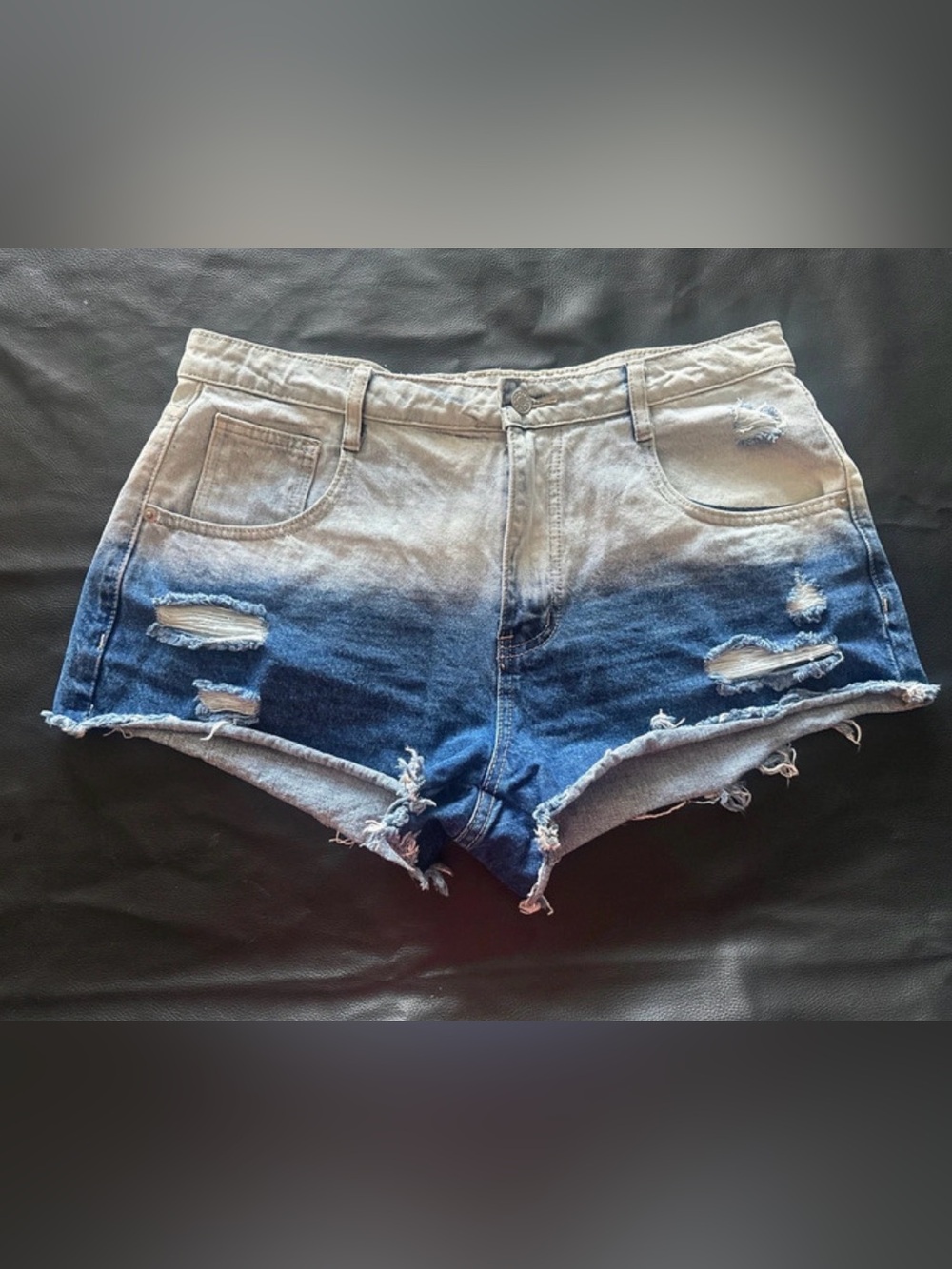 AKIRA Two-Tone Daisy Ombre Blue Distressed Tiger Graphic Denim Shorts